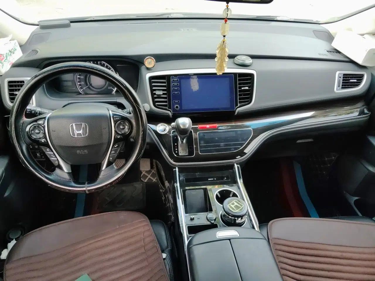 Honda Odyssey 2019 2.0L Rui-Changxiang Edition — миниатюра 9