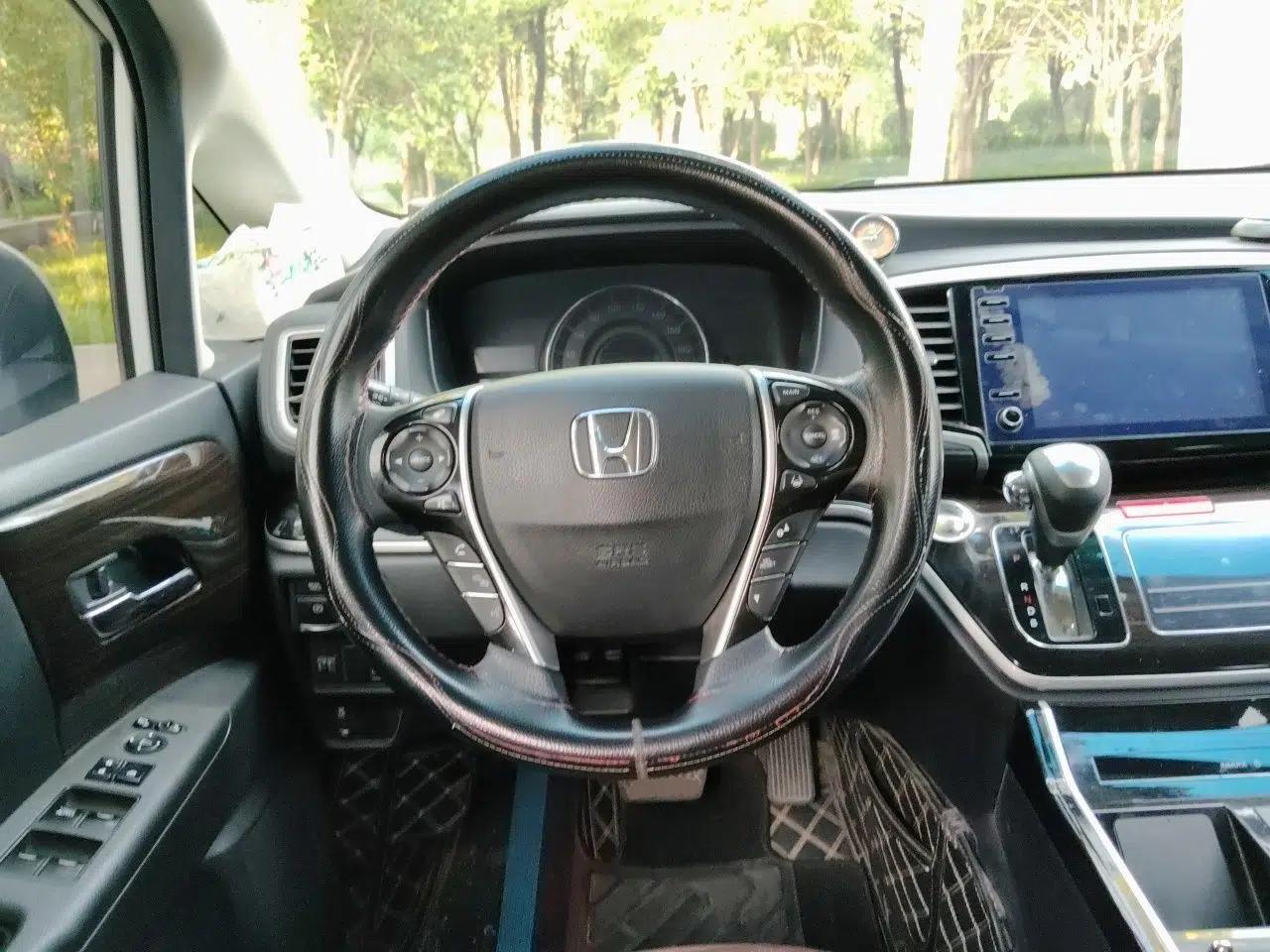 Honda Odyssey 2019 2.0L Rui-Changxiang Edition — миниатюра 10