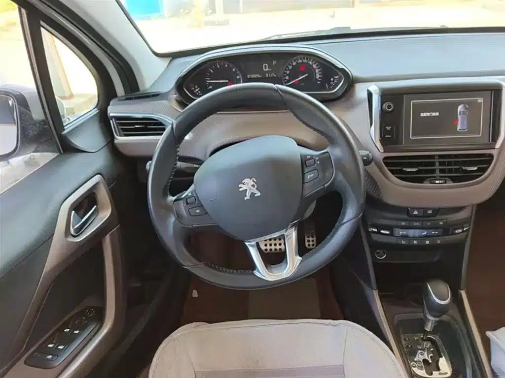 Peugeot 2008 2014 Model 1.6L Automatic Navigation Edition — миниатюра 11