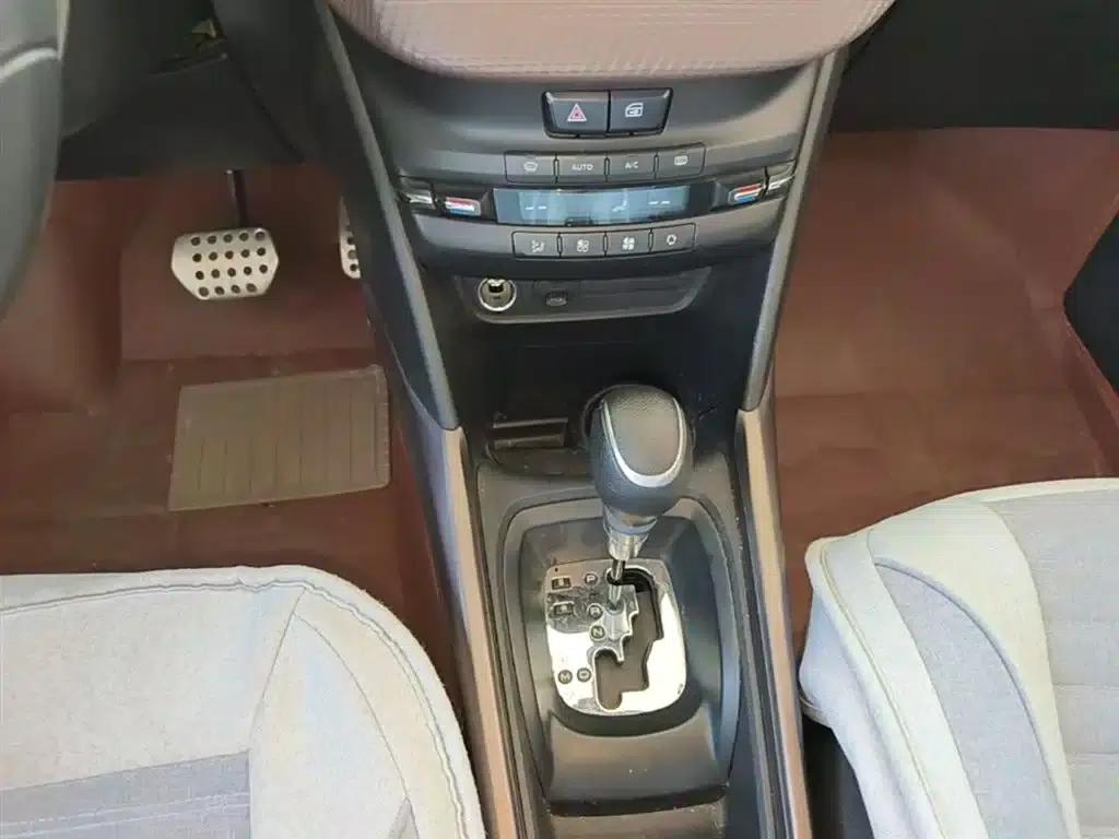 Peugeot 2008 2014 Model 1.6L Automatic Navigation Edition — миниатюра 14