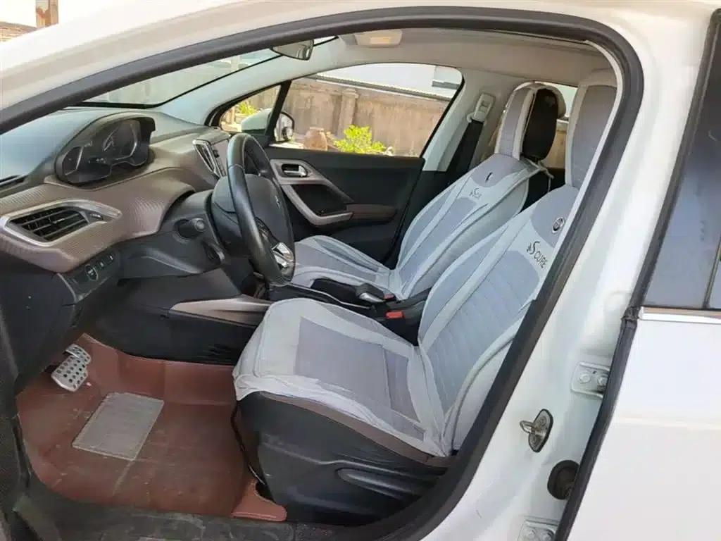 Peugeot 2008 2014 Model 1.6L Automatic Navigation Edition — миниатюра 15