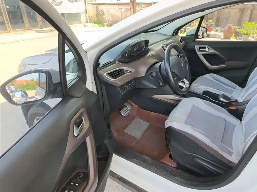 Peugeot 2008 2014 Model 1.6L Automatic Navigation Edition — миниатюра 16