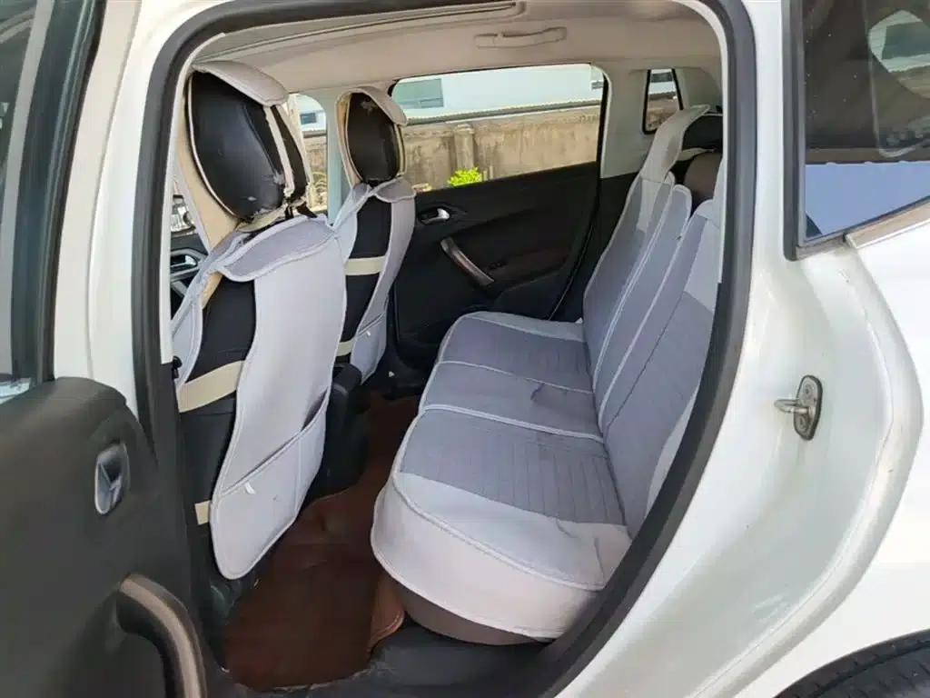 Peugeot 2008 2014 Model 1.6L Automatic Navigation Edition — миниатюра 17