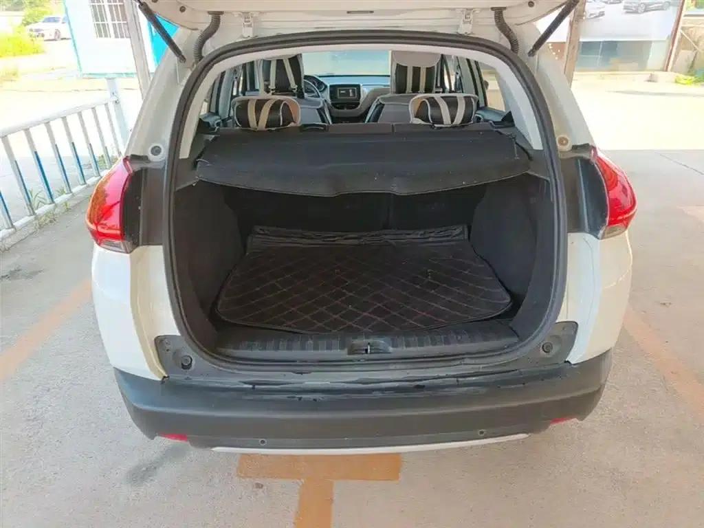 Peugeot 2008 2014 Model 1.6L Automatic Navigation Edition — миниатюра 19
