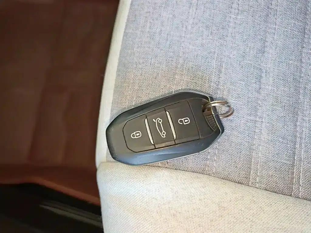 Peugeot 2008 2014 Model 1.6L Automatic Navigation Edition — миниатюра 9