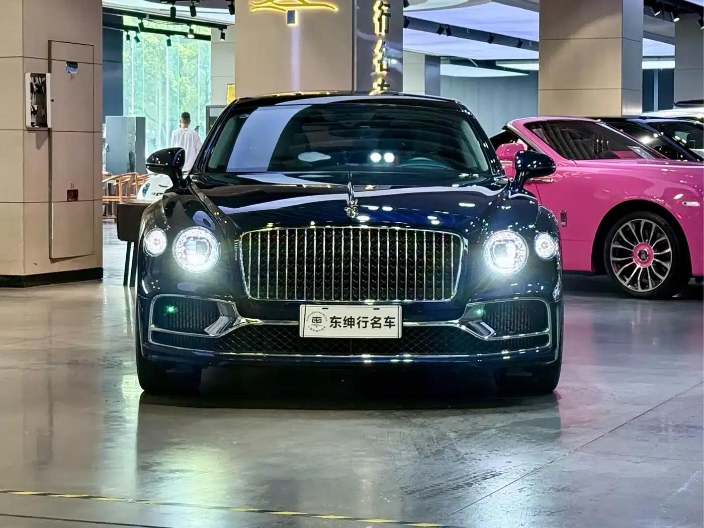 Flying Spur 2021 4.0T V8 Standard Edition — миниатюра 2