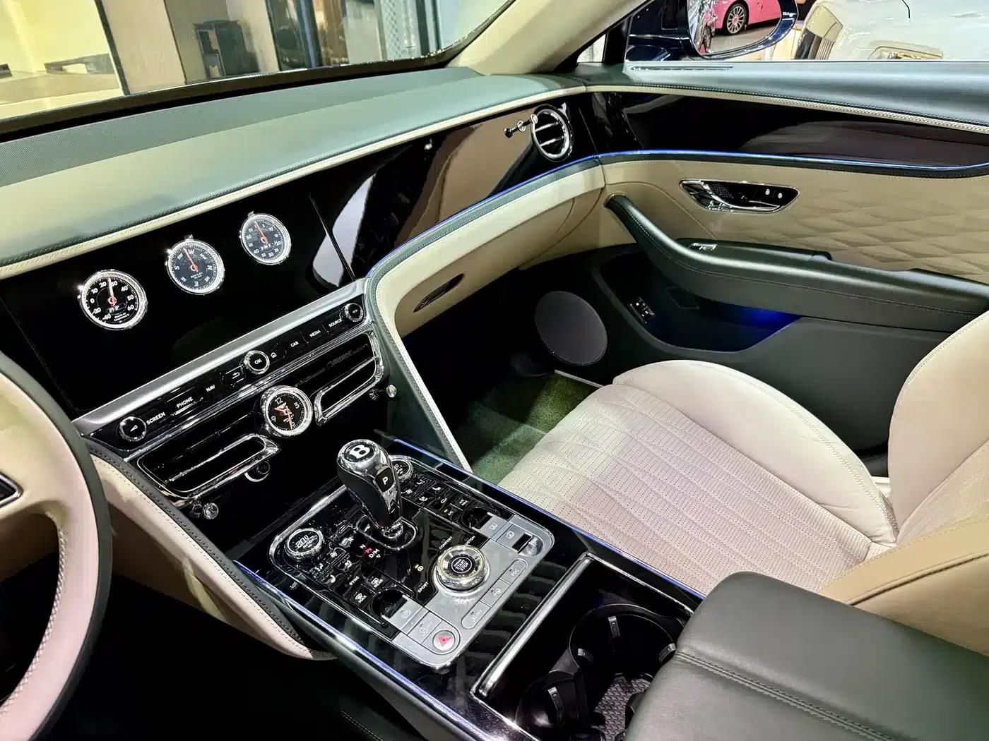 Flying Spur 2021 4.0T V8 Standard Edition — миниатюра 14