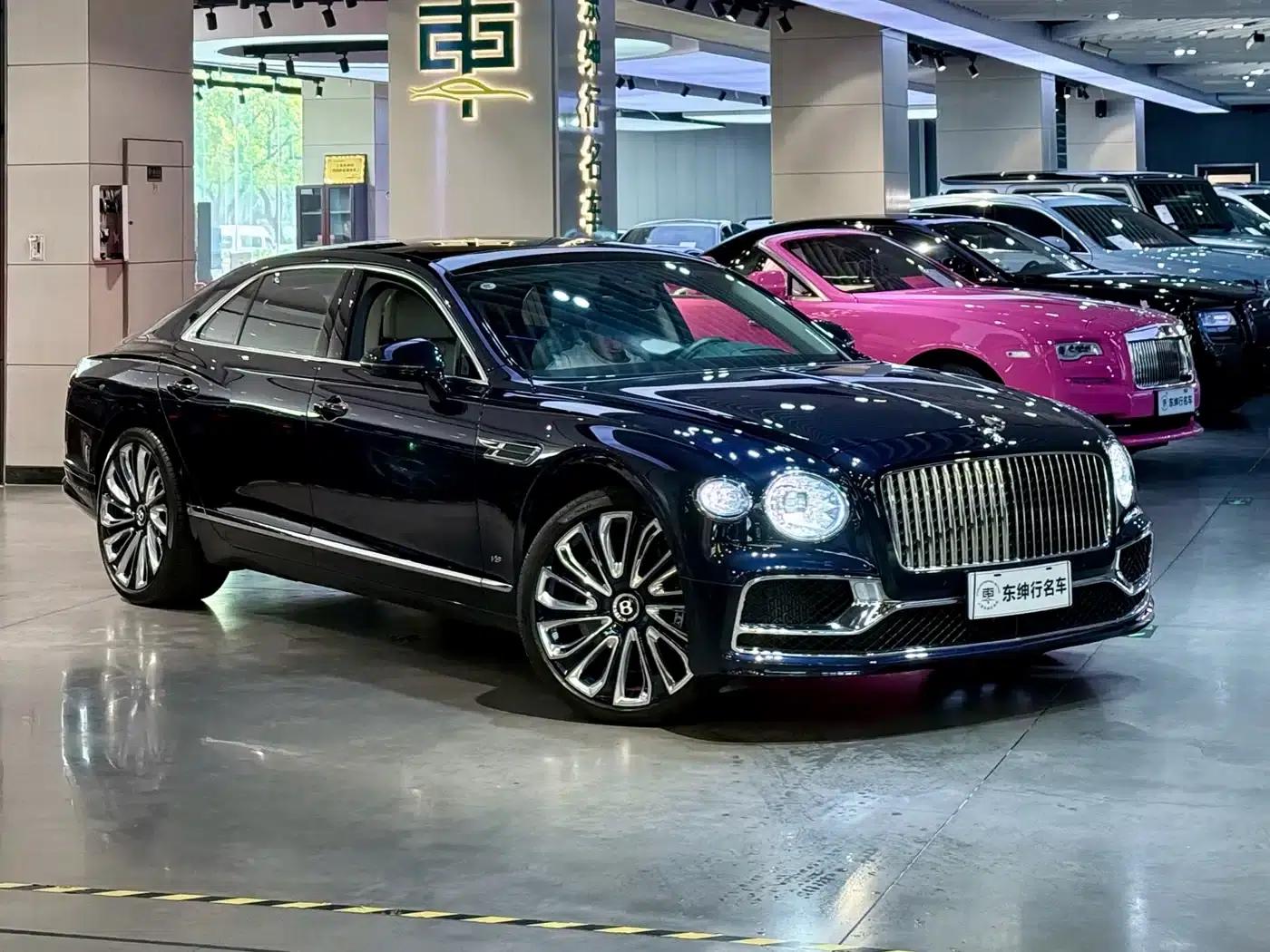 Flying Spur 2021 4.0T V8 Standard Edition — миниатюра 3