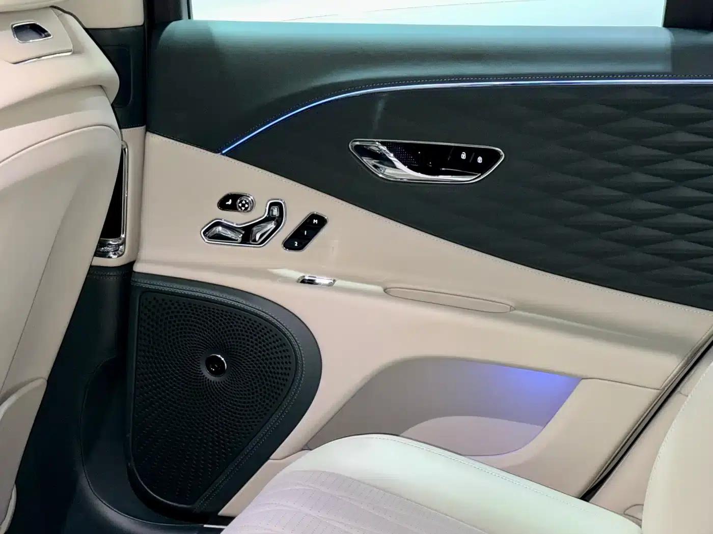 Flying Spur 2021 4.0T V8 Standard Edition — миниатюра 29
