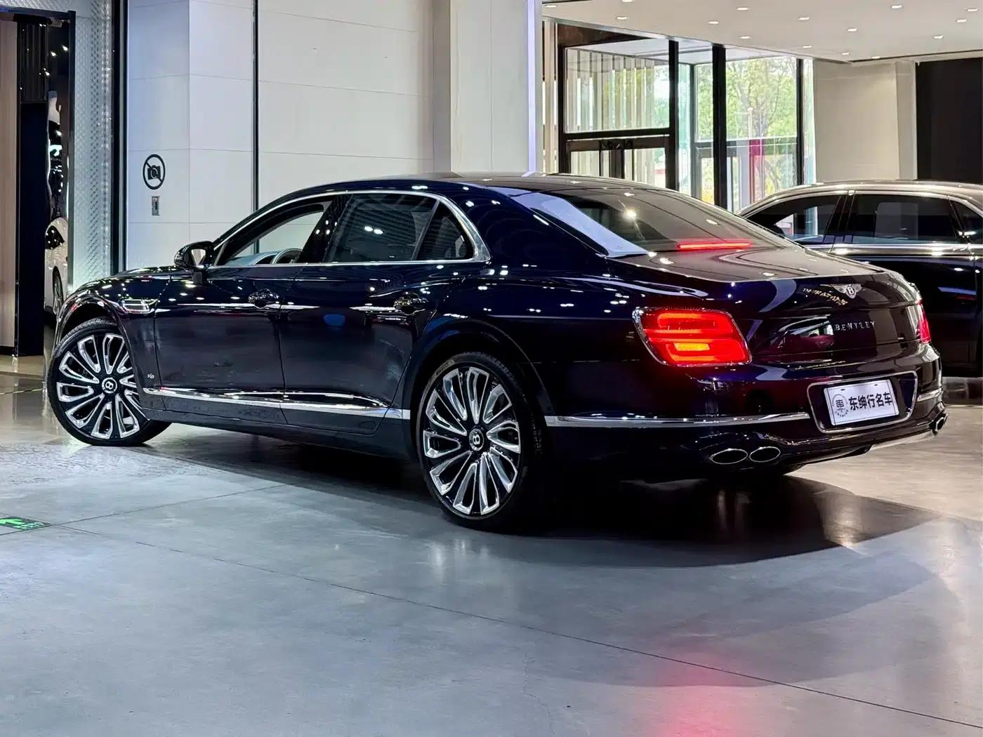 Flying Spur 2021 4.0T V8 Standard Edition — миниатюра 4