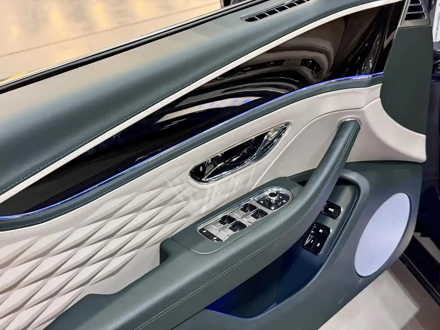 Flying Spur 2021 4.0T V8 Standard Edition — миниатюра 7