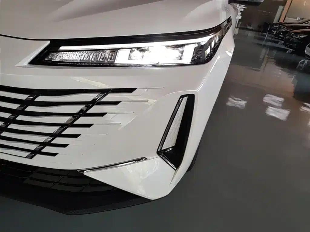 Changan Eado PHEV 2025 Smart Blue Whale 145KM High-Performance Edition — миниатюра 24