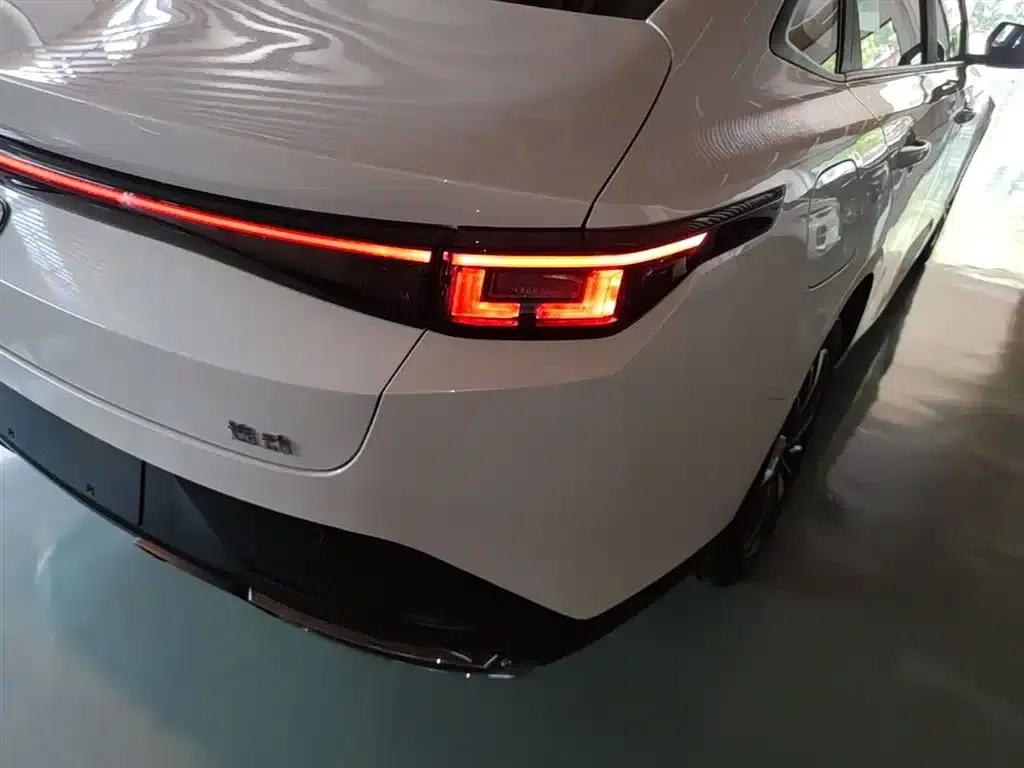 Changan Eado PHEV 2025 Smart Blue Whale 145KM High-Performance Edition — миниатюра 8