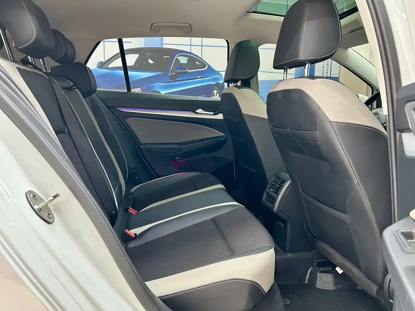 2023 Golf 280TSI DSG R-Line — миниатюра 11