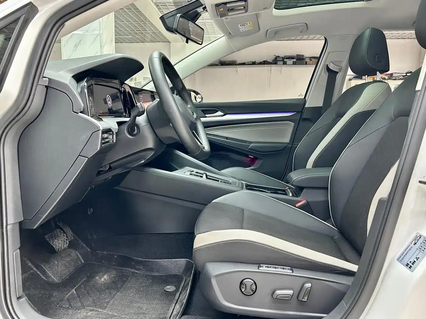 2023 Golf 280TSI DSG R-Line — миниатюра 8