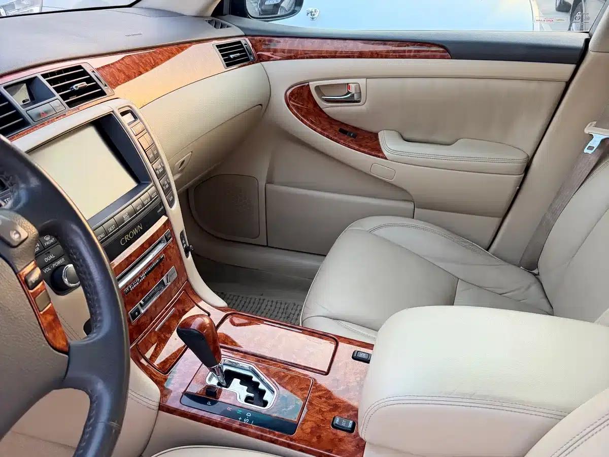 Crown 2005 3.0L Royal Saloon — миниатюра 12