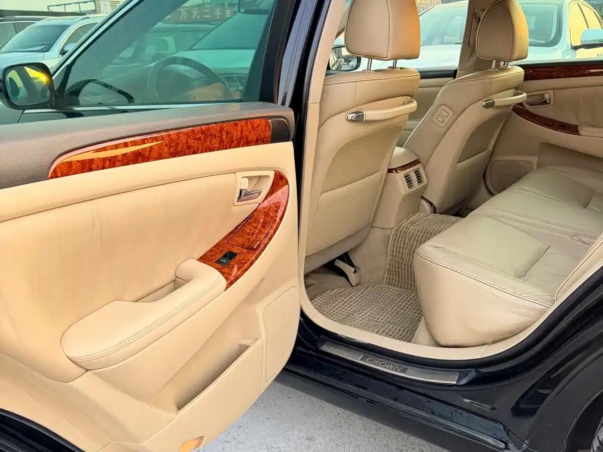Crown 2005 3.0L Royal Saloon — миниатюра 13