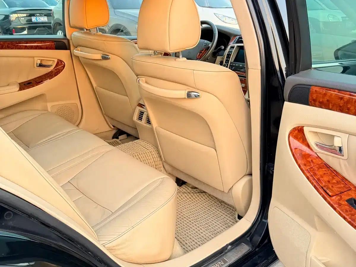 Crown 2005 3.0L Royal Saloon — миниатюра 17