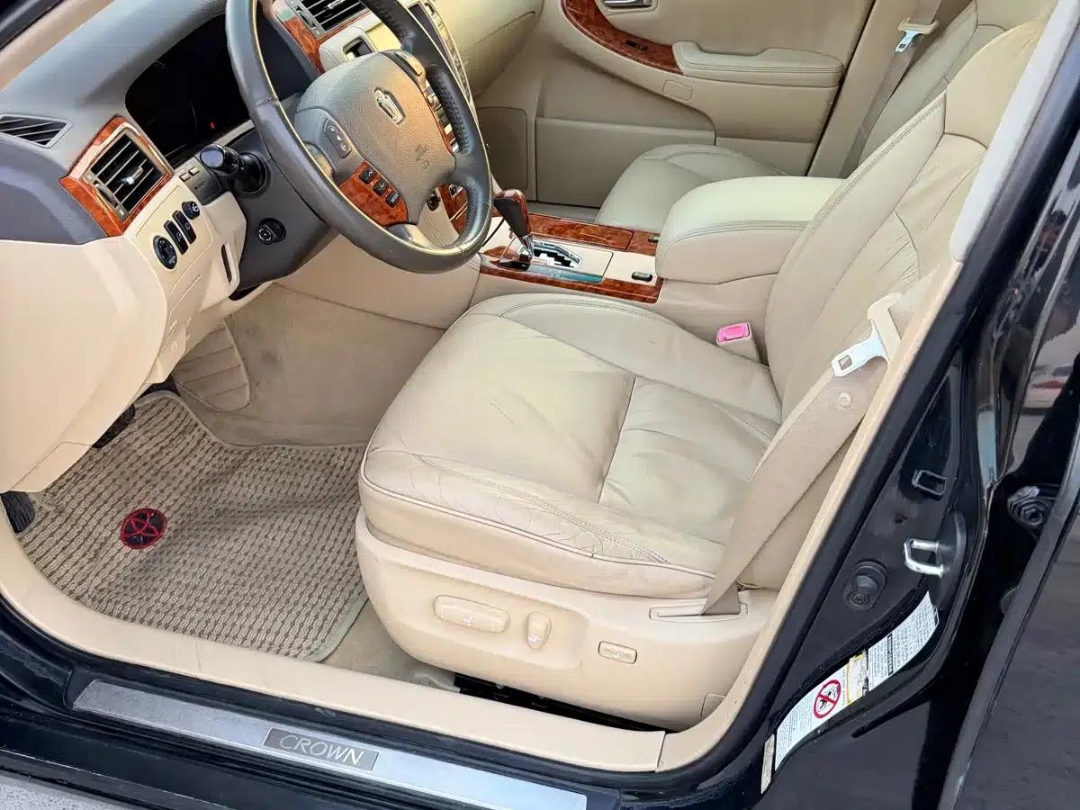 Crown 2005 3.0L Royal Saloon — миниатюра 8