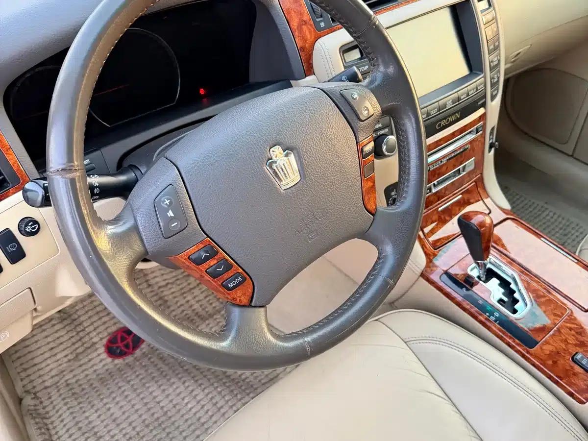Crown 2005 3.0L Royal Saloon — миниатюра 10