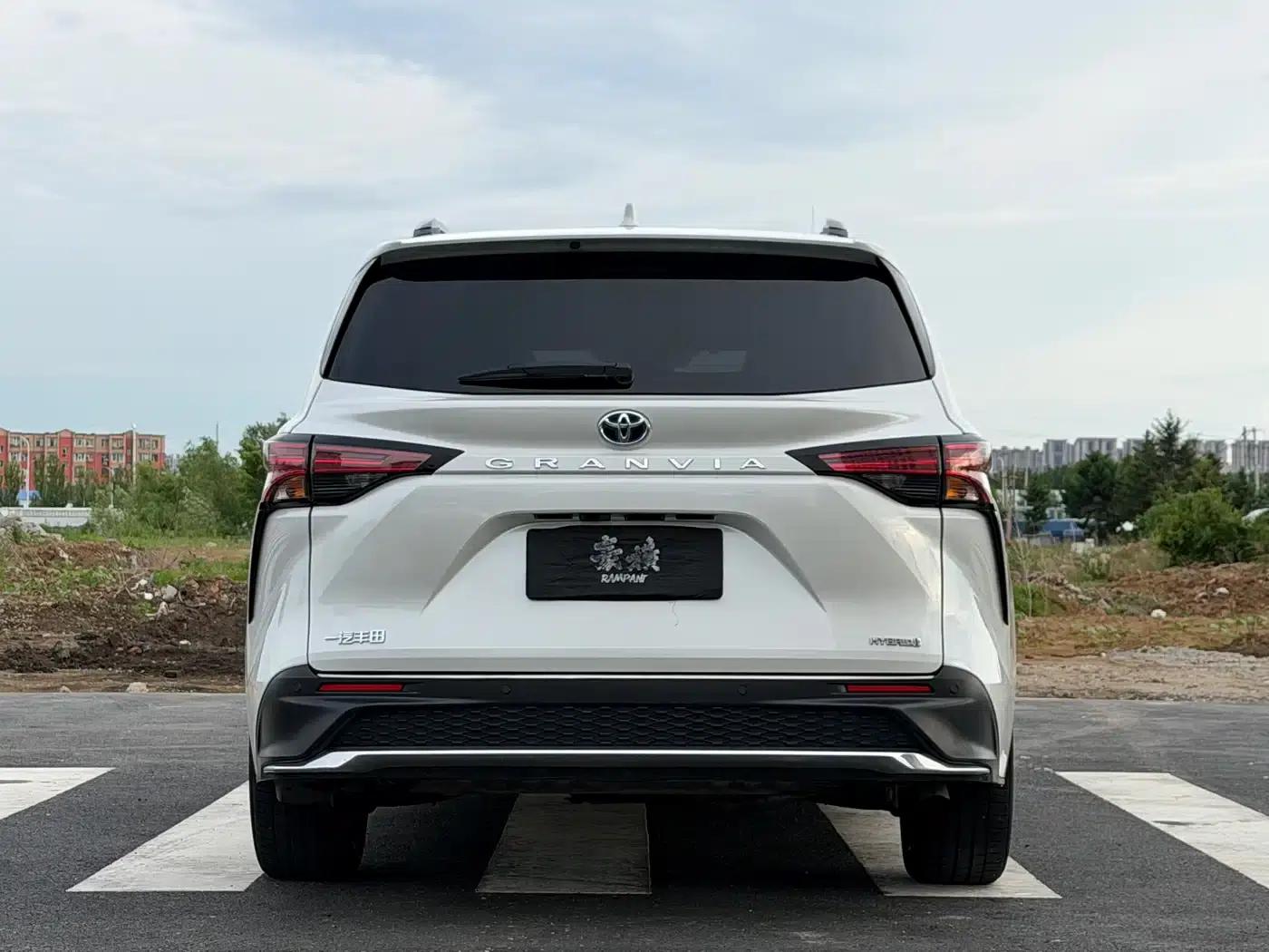 2023 Grevia 2.5L Hybrid Comfort Edition — миниатюра 5