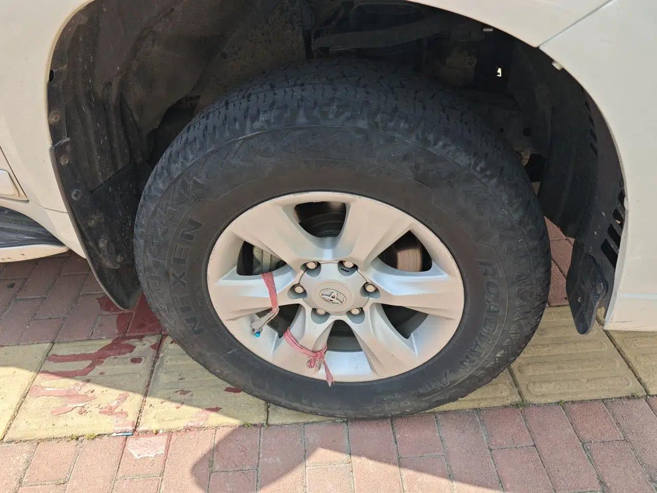 Toyota Prado 2010 2.7L Automatic Standard Edition — миниатюра 8
