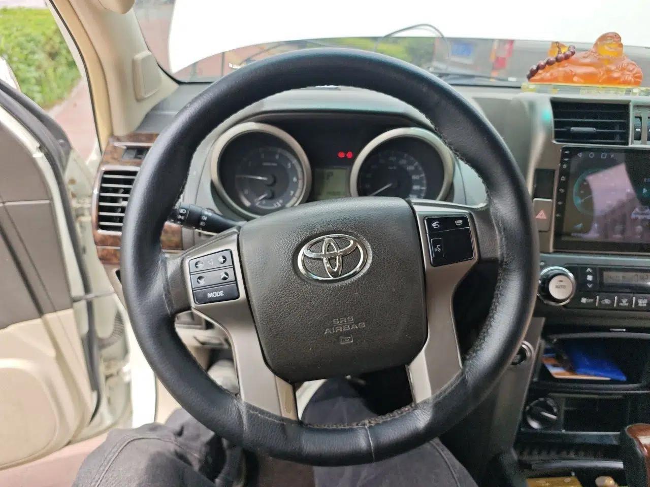 Toyota Prado 2010 2.7L Automatic Standard Edition — миниатюра 10