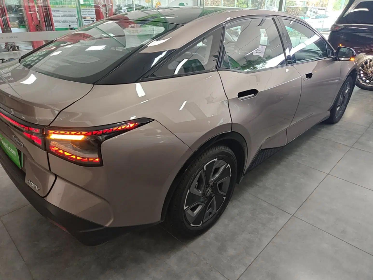 Toyota bZ3 2023 616 km Long-Range Premium — миниатюра 6