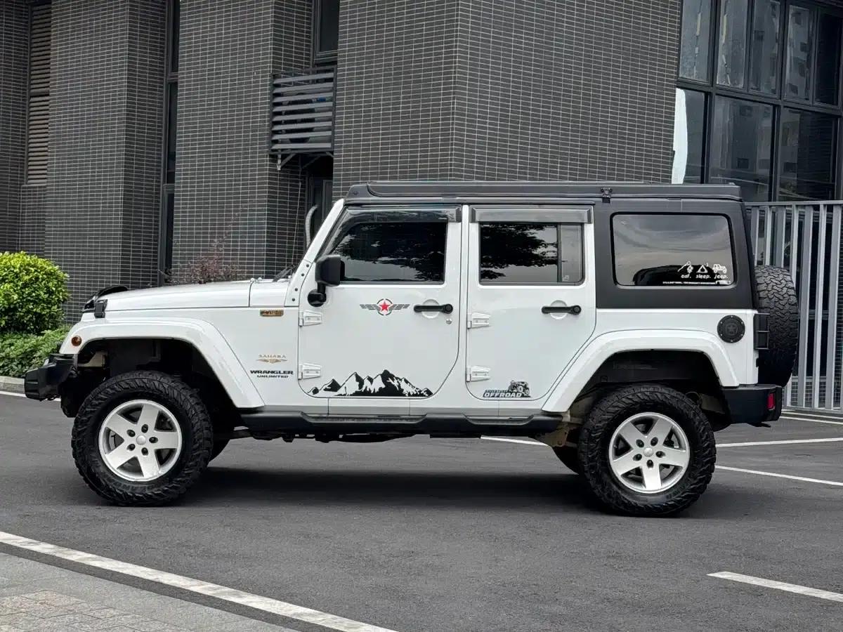 2012 Jeep Wrangler 3.6L Sahara 4-Door — миниатюра 3