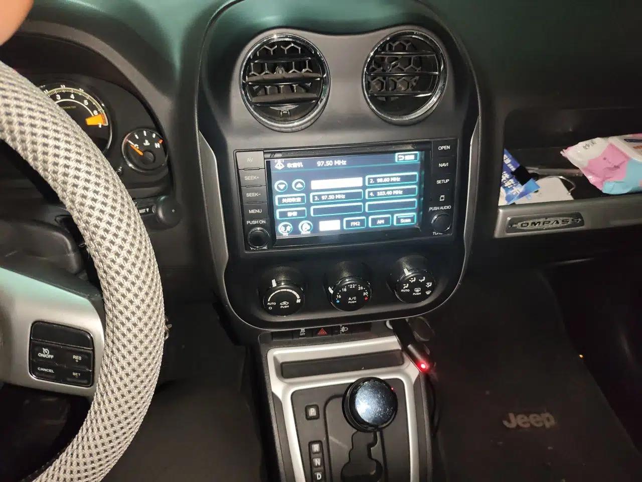 Jeep Compass 2014 Revised Version 2.4L Four-Wheel Drive Comfort Edition — миниатюра 13