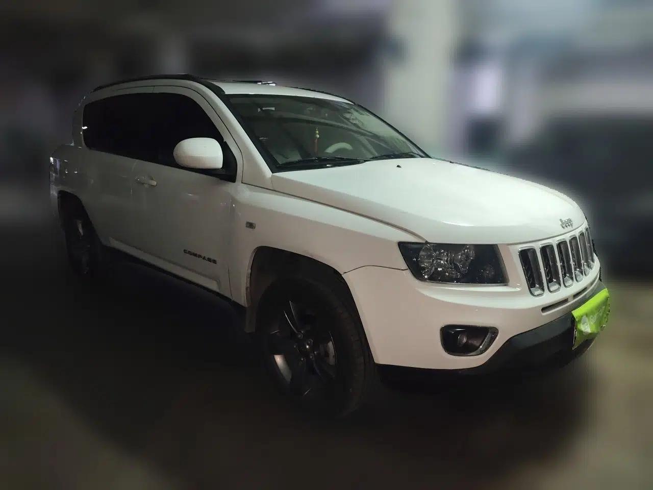 Jeep Compass 2014 Revised Version 2.4L Four-Wheel Drive Comfort Edition — миниатюра 3