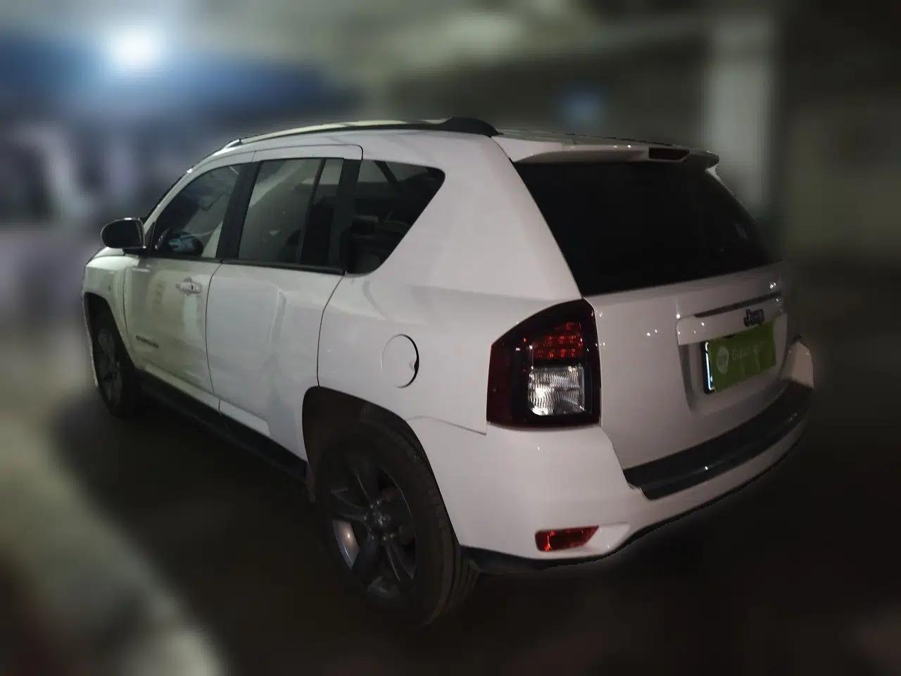 Jeep Compass 2014 Revised Version 2.4L Four-Wheel Drive Comfort Edition — миниатюра 4
