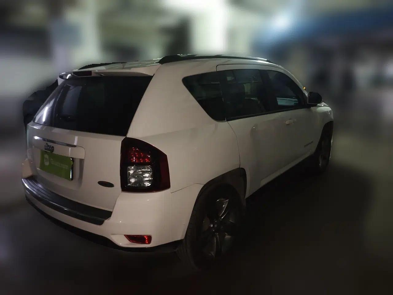 Jeep Compass 2014 Revised Version 2.4L Four-Wheel Drive Comfort Edition — миниатюра 6