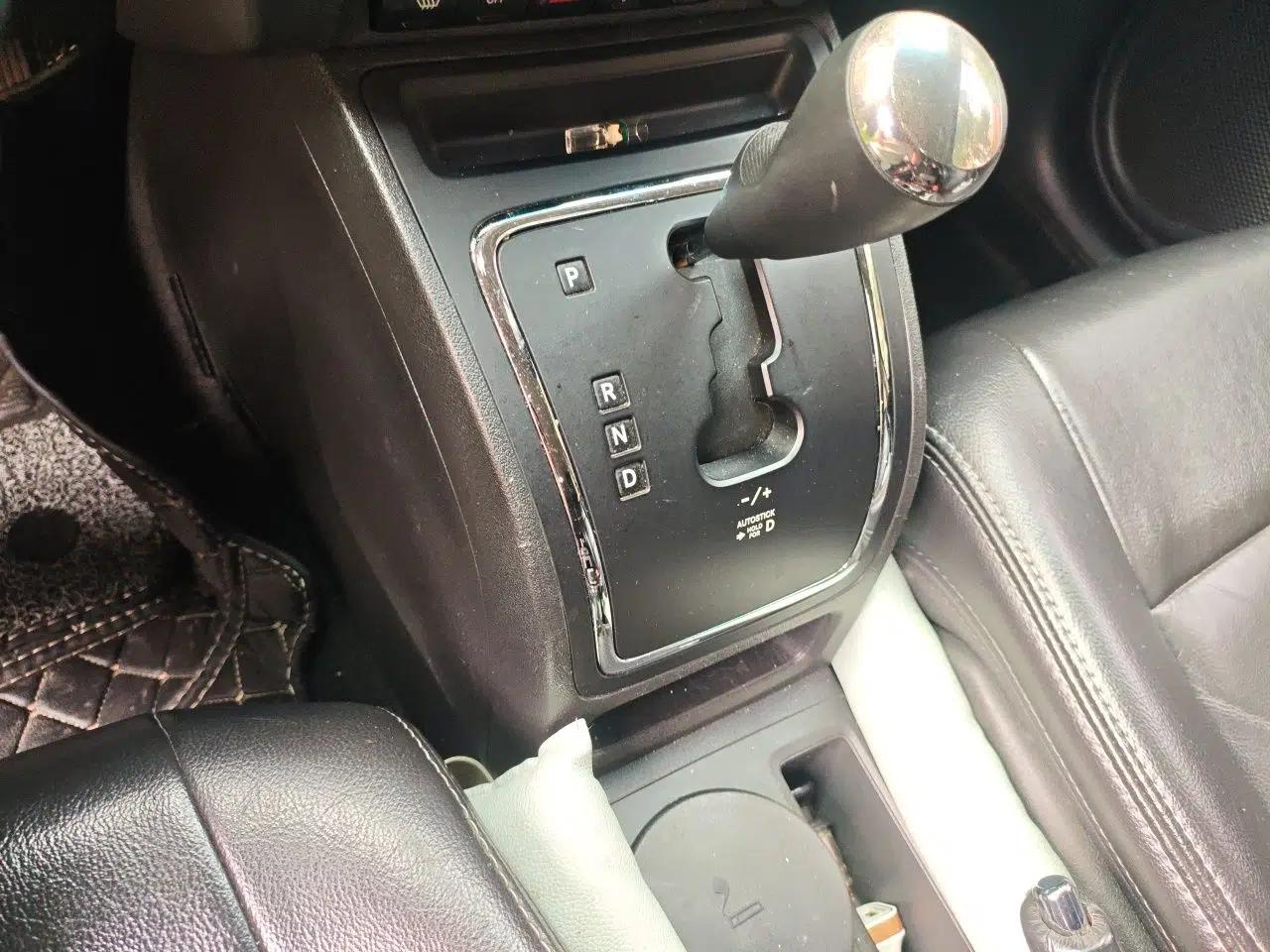 Jeep Compass 2011 2.4L four-wheel drive luxury version — миниатюра 14