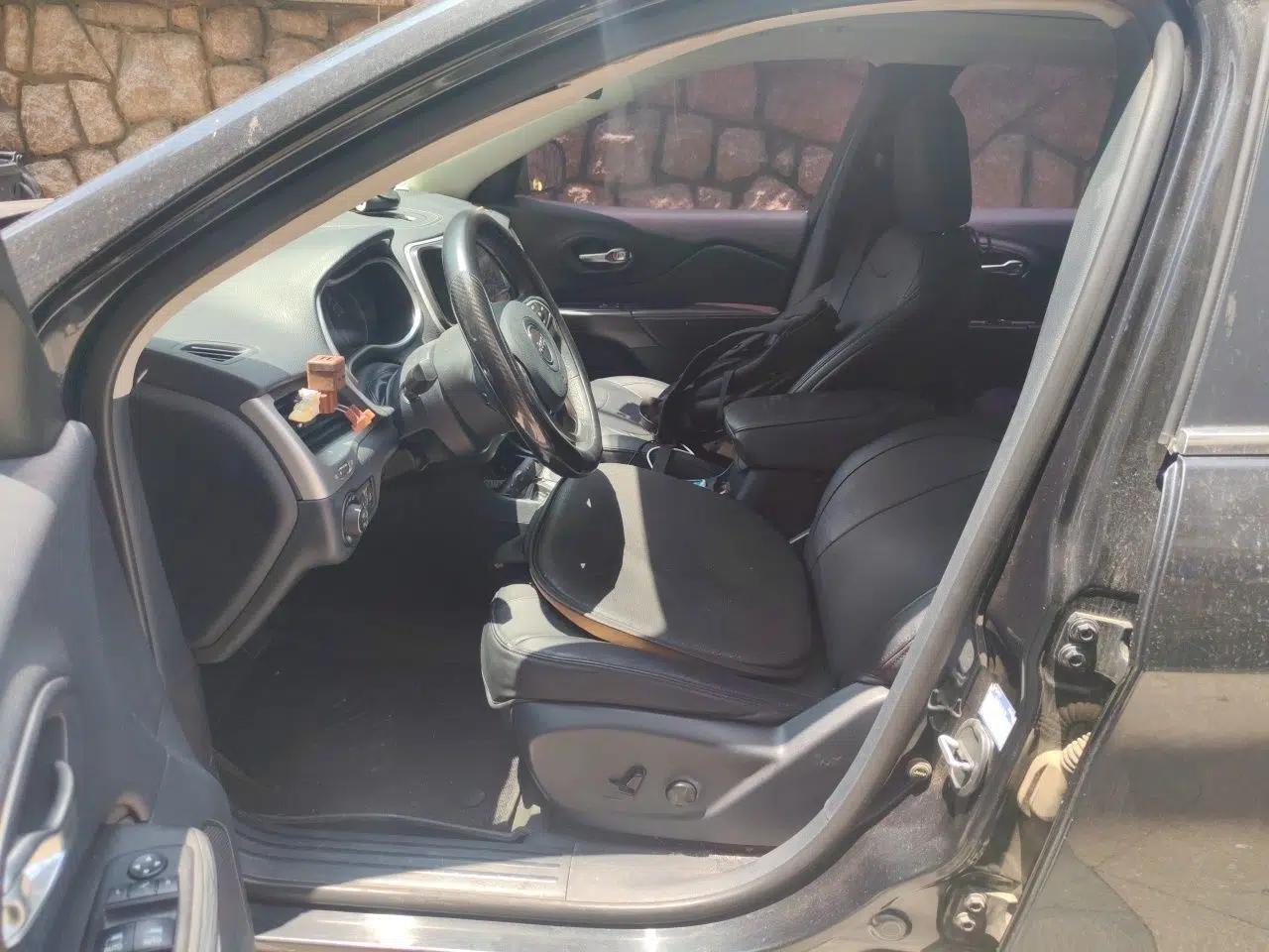 Jeep Cherokee 2016 2.4L Leading Edition — миниатюра 15