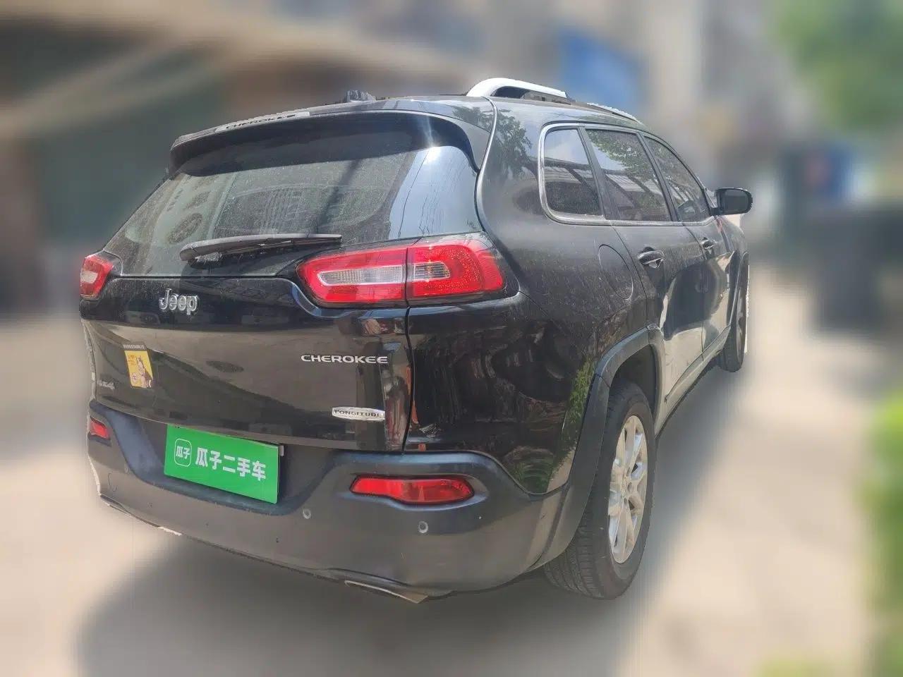 Jeep Cherokee 2016 2.4L Leading Edition — миниатюра 6