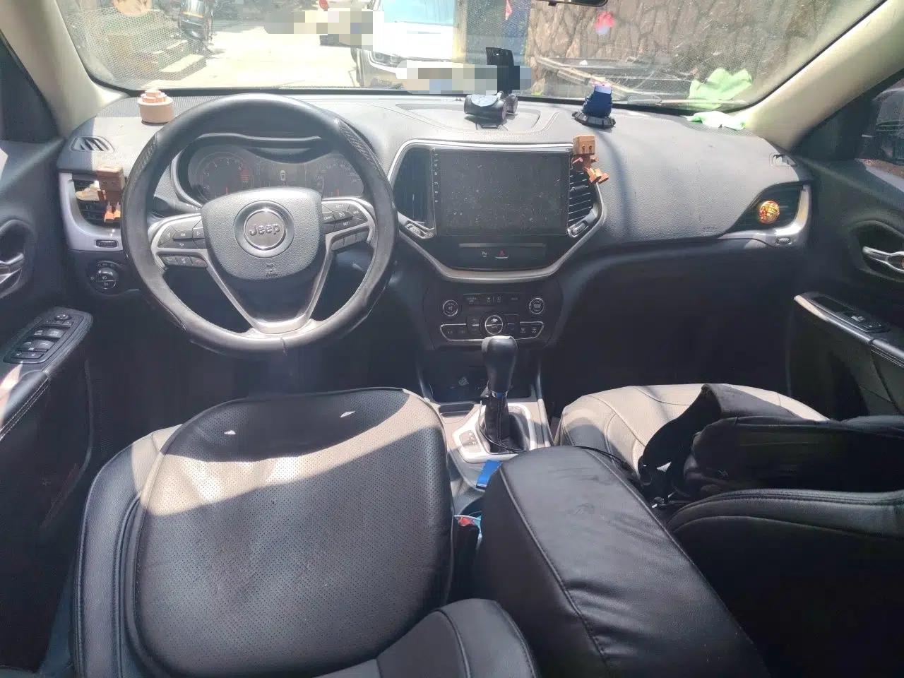 Jeep Cherokee 2016 2.4L Leading Edition — миниатюра 9