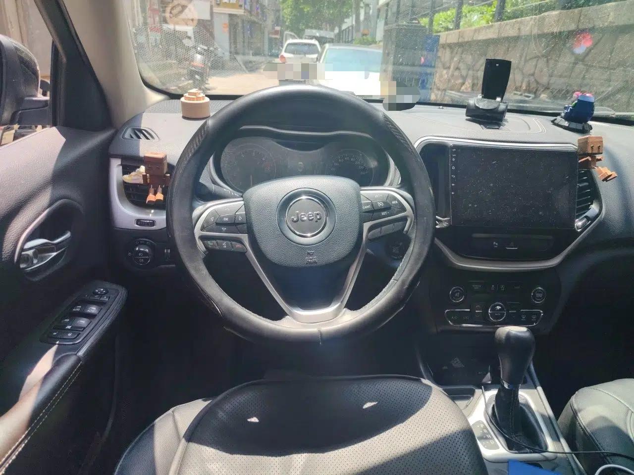 Jeep Cherokee 2016 2.4L Leading Edition — миниатюра 10