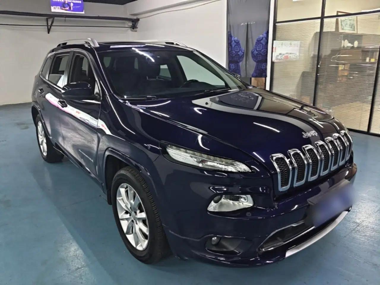 Jeep Cherokee 2017 2.4L Professional Smart Edition — миниатюра 3