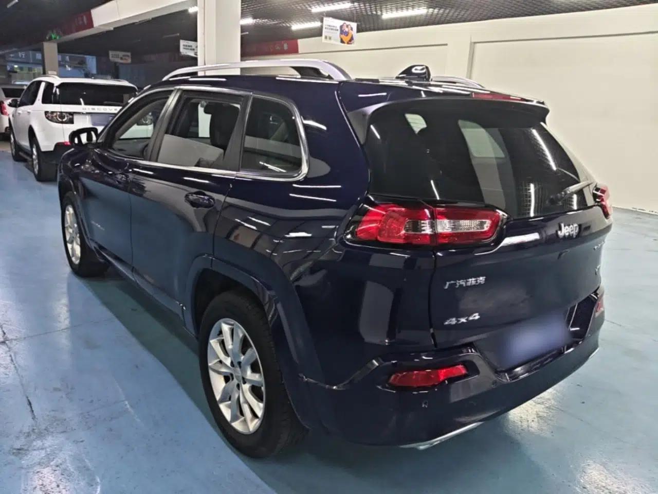 Jeep Cherokee 2017 2.4L Professional Smart Edition — миниатюра 4
