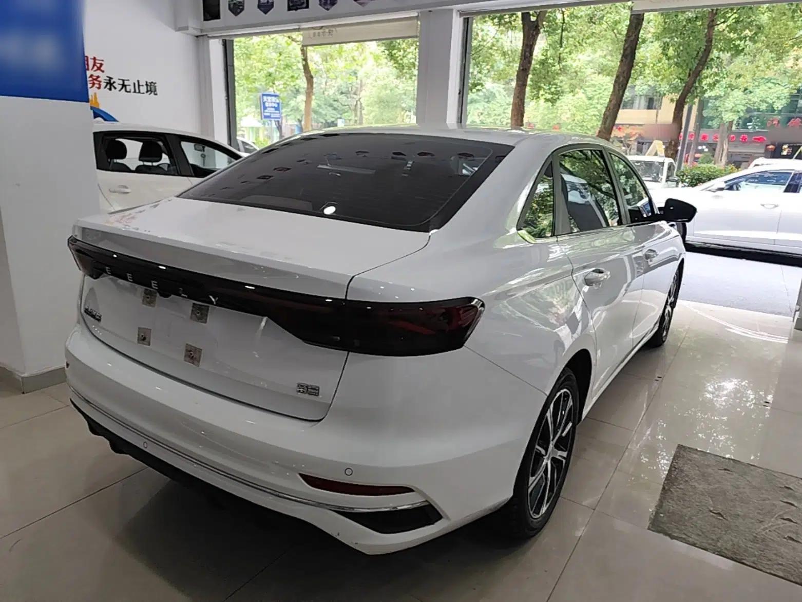 Geely Auto Emgrand 2022 4th Generation 1.5L CVT Flagship Model — миниатюра 6