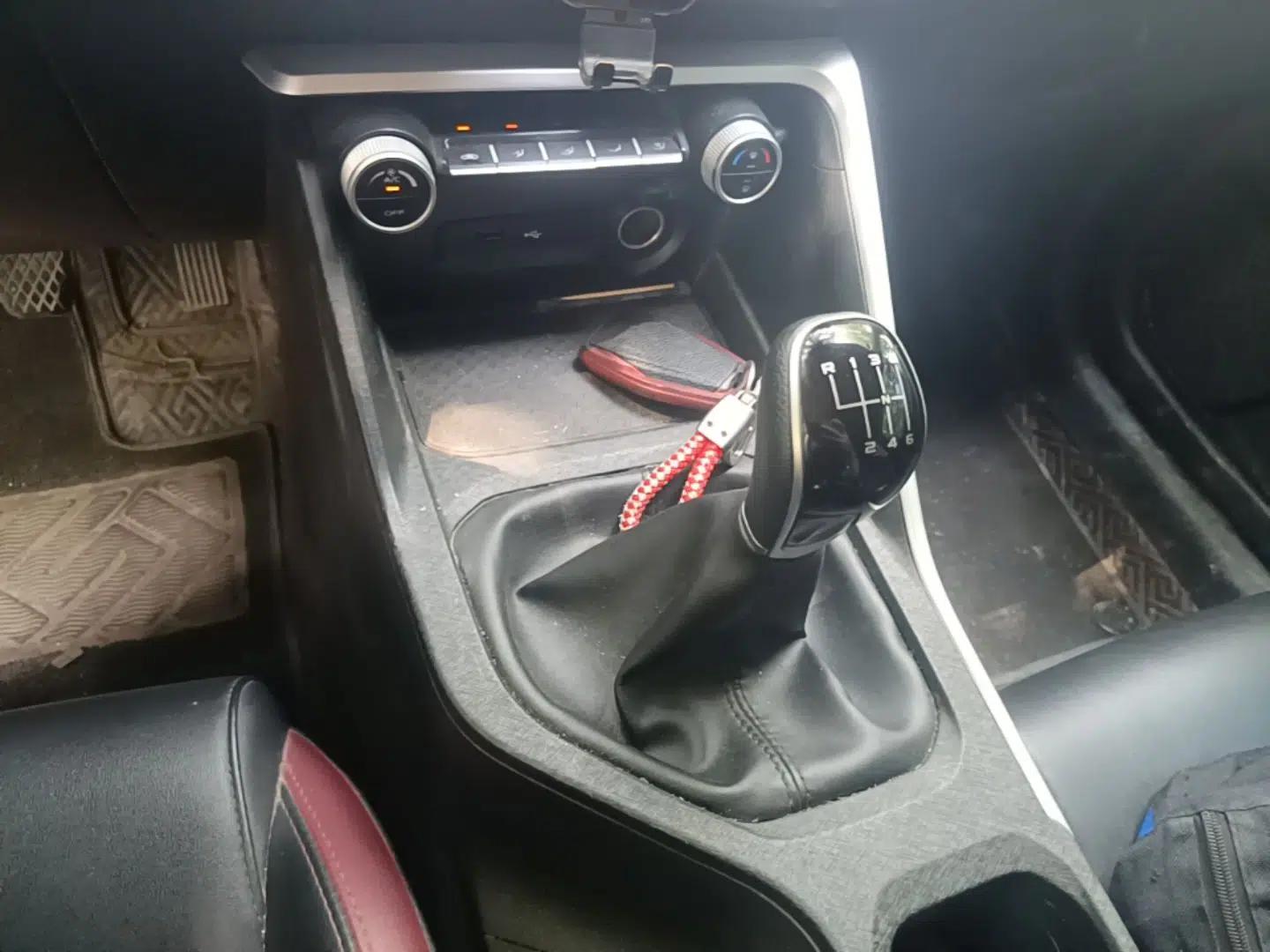 Geely Auto Coolray 2021 1.4T Manual Gold Edition — миниатюра 21