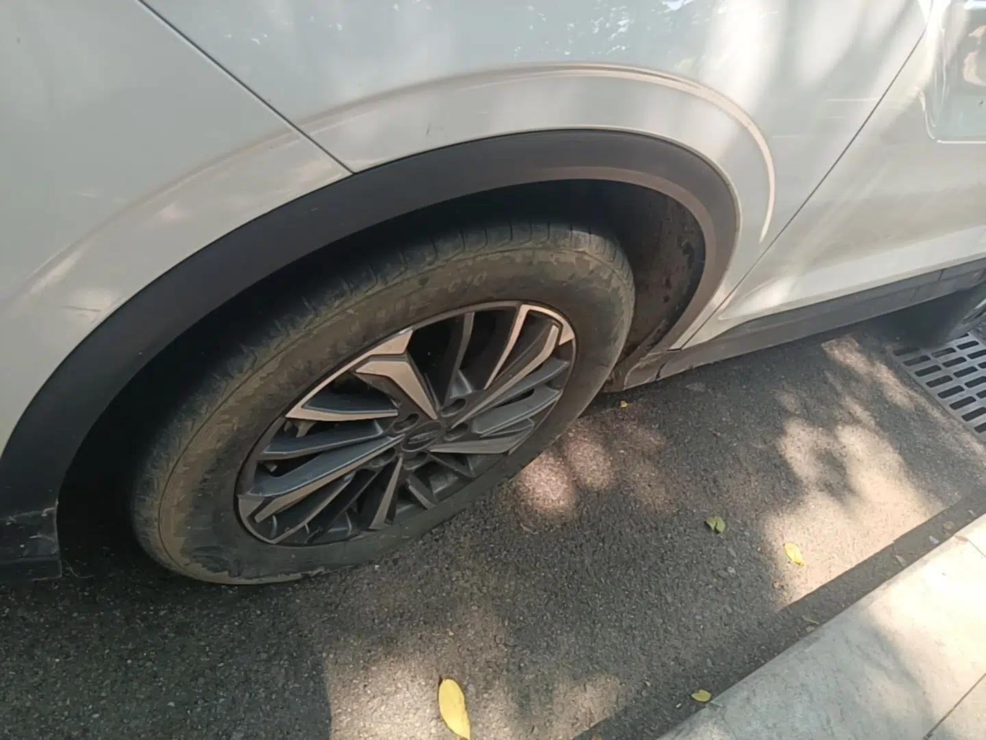 Geely Auto Coolray 2021 1.4T Manual Gold Edition — миниатюра 10