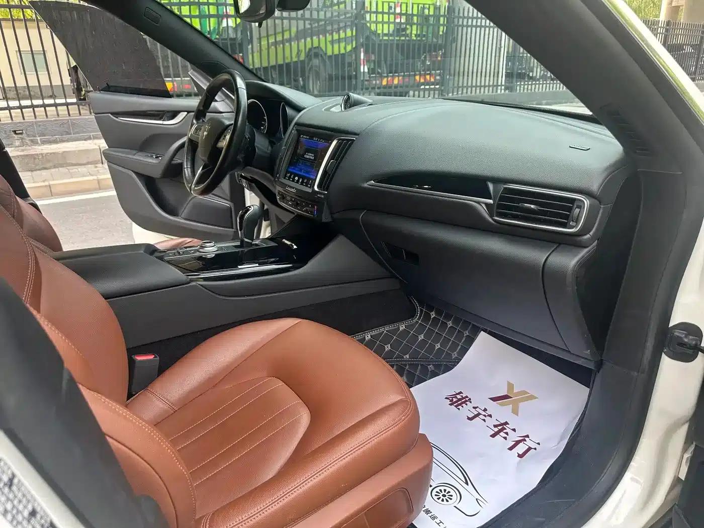 2018 Levante 3.0T Classic Edition — миниатюра 12