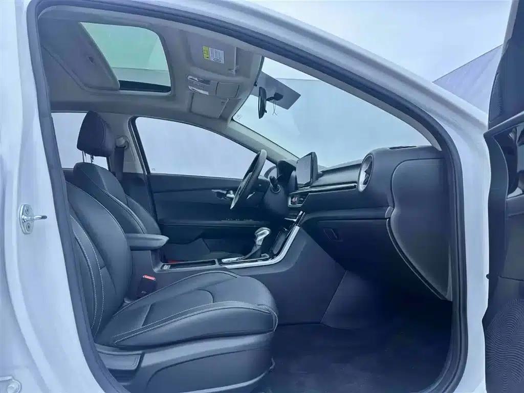 Kia K3 2021 Facelift 1.5L CVT Fashion Edition — миниатюра 21