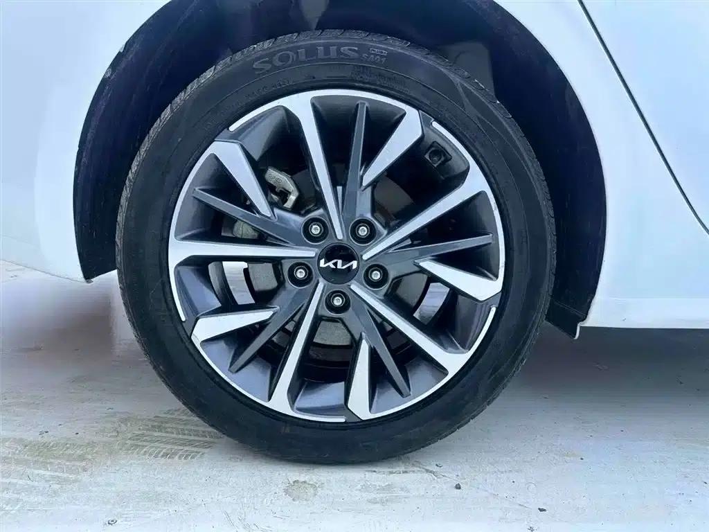 Kia K3 2021 Facelift 1.5L CVT Fashion Edition — миниатюра 23