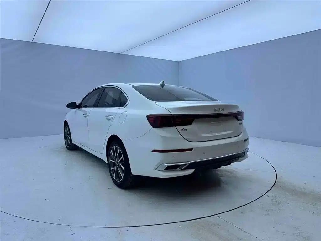Kia K3 2021 Facelift 1.5L CVT Fashion Edition — миниатюра 6