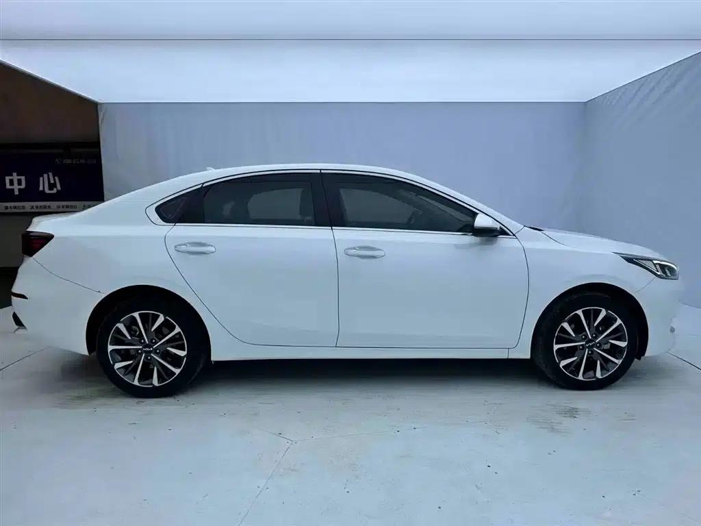 Kia K3 2021 Facelift 1.5L CVT Fashion Edition — миниатюра 9