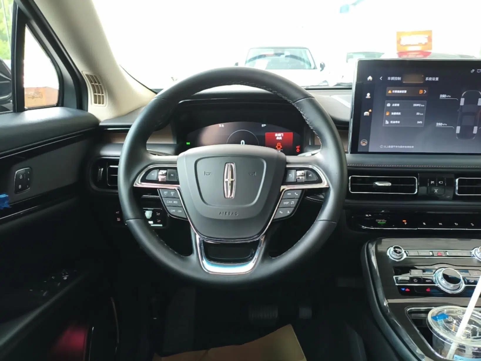 Lincoln Nautilus 2021 2.0T Four-Wheel Drive Luxury Edition — миниатюра 13
