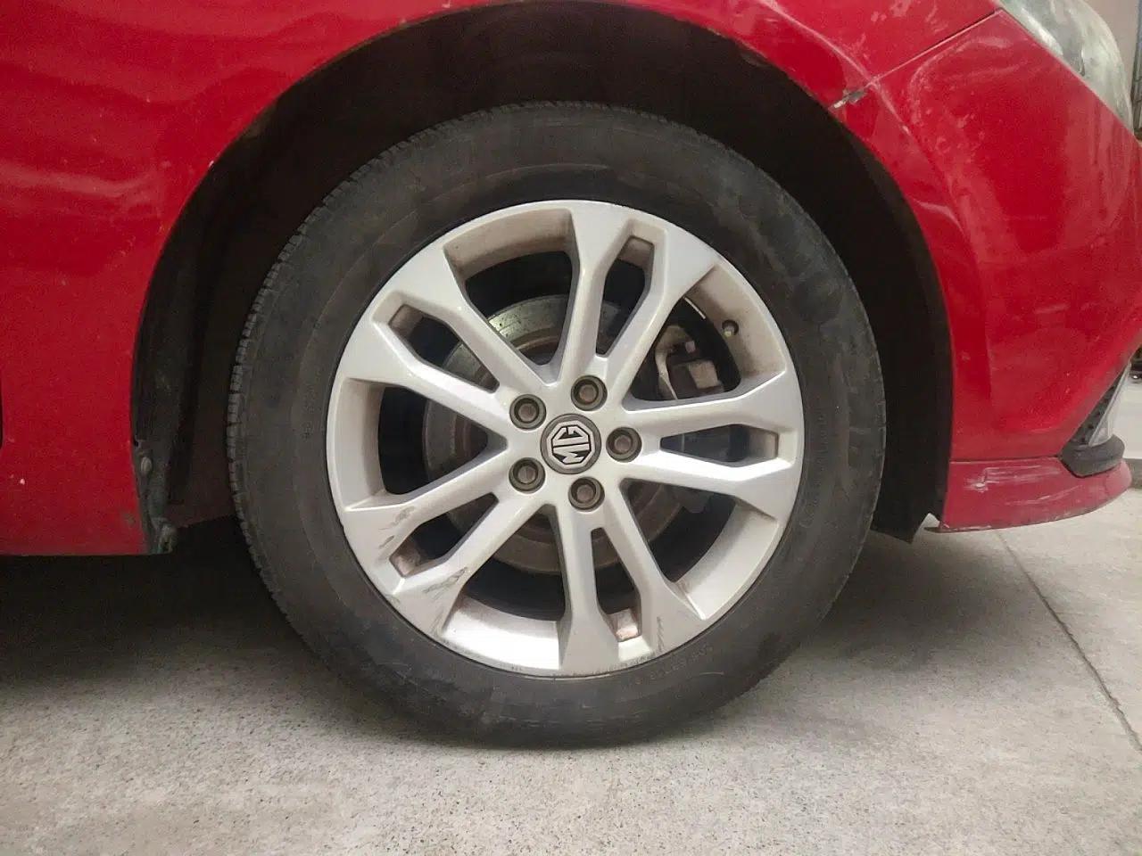 MG 5 2012 1.5L Manual Elite Edition — миниатюра 8
